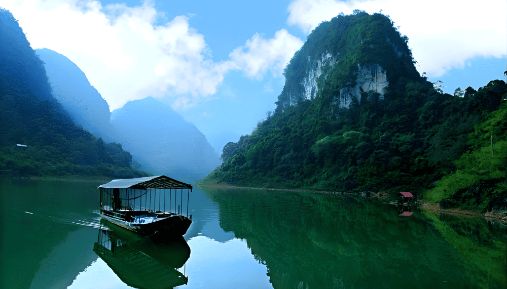 At different times of the year, Thang Hen Lake reveals its own unique beauty (Source: Fanpage Khu Du Lịch Sinh Th&aacute;i Hồ Thang Hen)